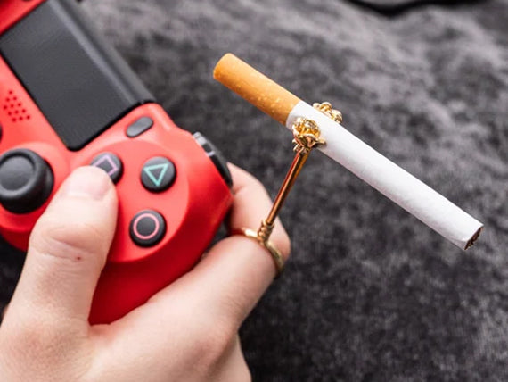 Golden Rose Elegant Boho Chic Cigarette Holder Ring – Fashionable Finger Accessory for Smokers