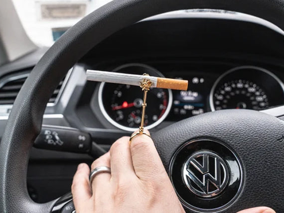 Golden Rose Elegant Boho Chic Cigarette Holder Ring – Fashionable Finger Accessory for Smokers