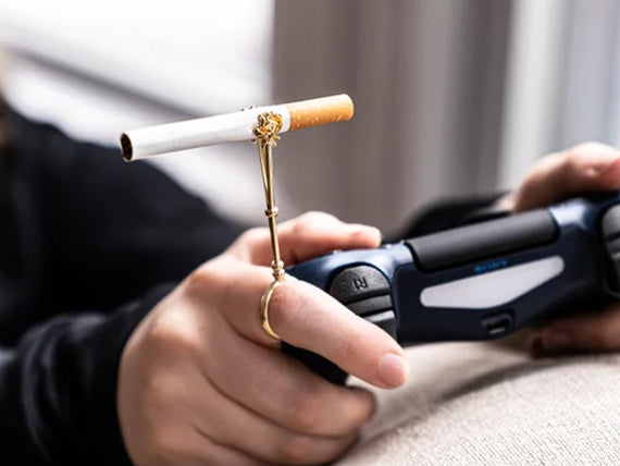 Golden Rose Elegant Boho Chic Cigarette Holder Ring – Fashionable Finger Accessory for Smokers