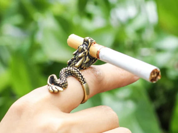 Dragon's Embrace Cigarette Holder Ring – Mystical Finger Accessory for Smokers, Ideal Smoker Gift