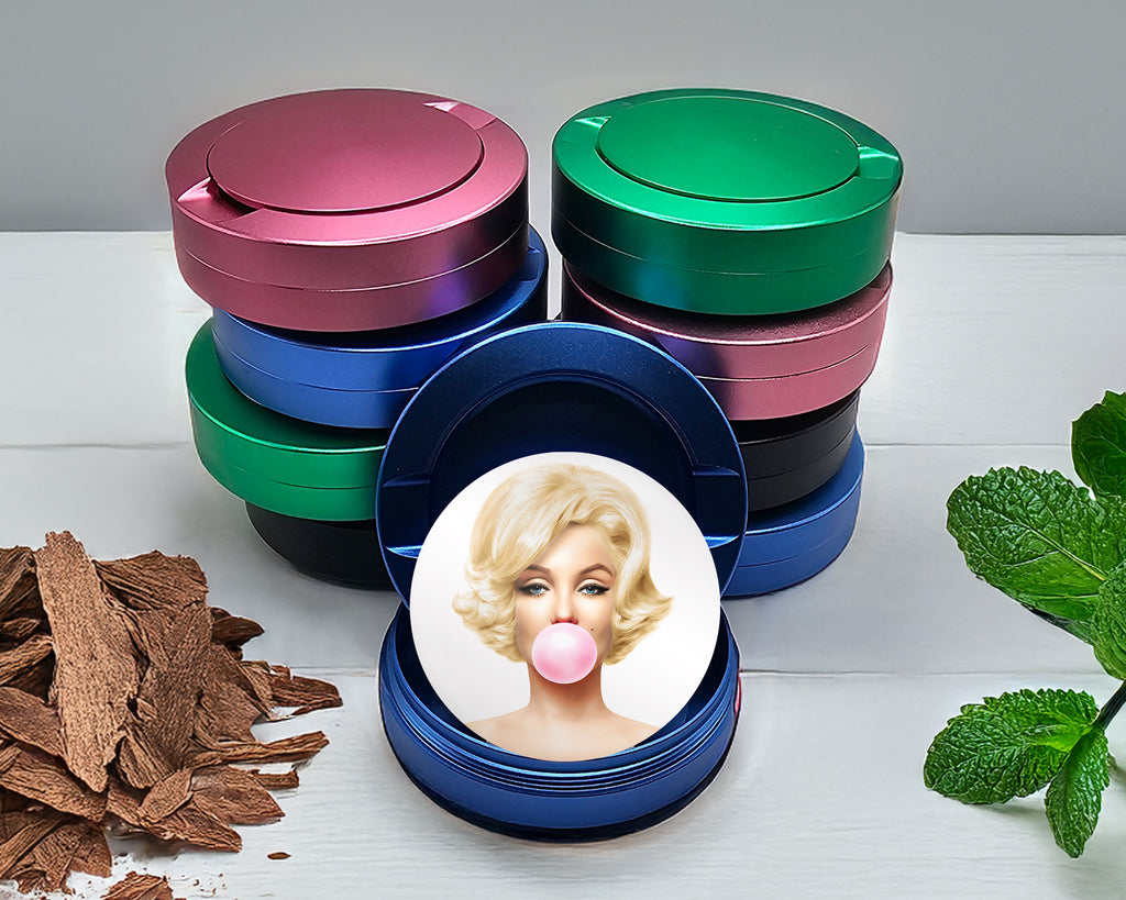 Marilyn Monroe with Pink Bubble Gum Snus Storage Case Blue