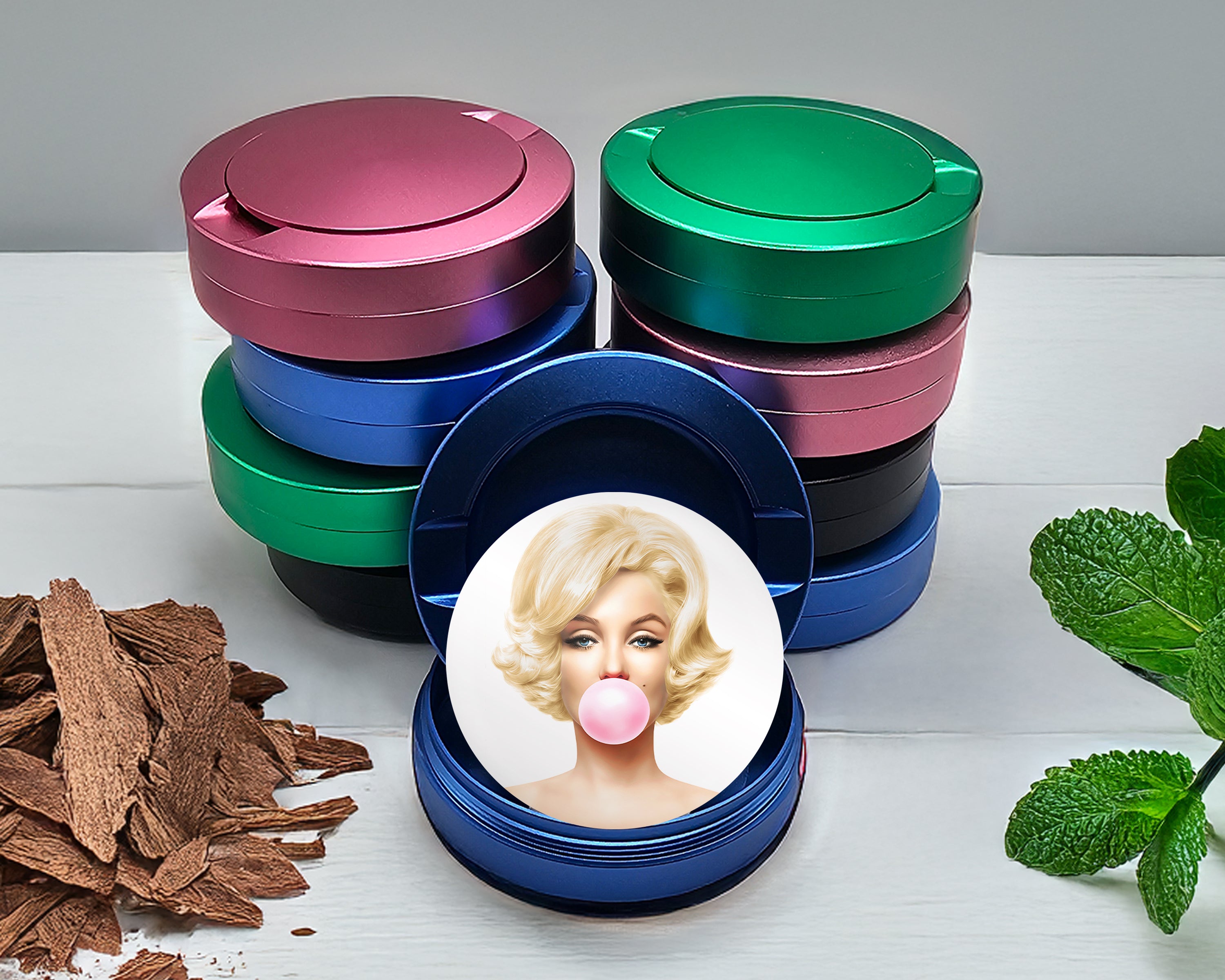 Marilyn Monroe with Pink Bubble Gum Snus Storage Case Blue