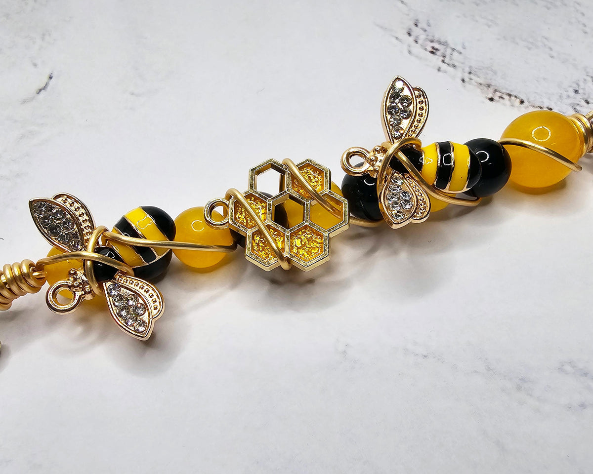 Honey bee wand cigarette holder tapered clip close-up