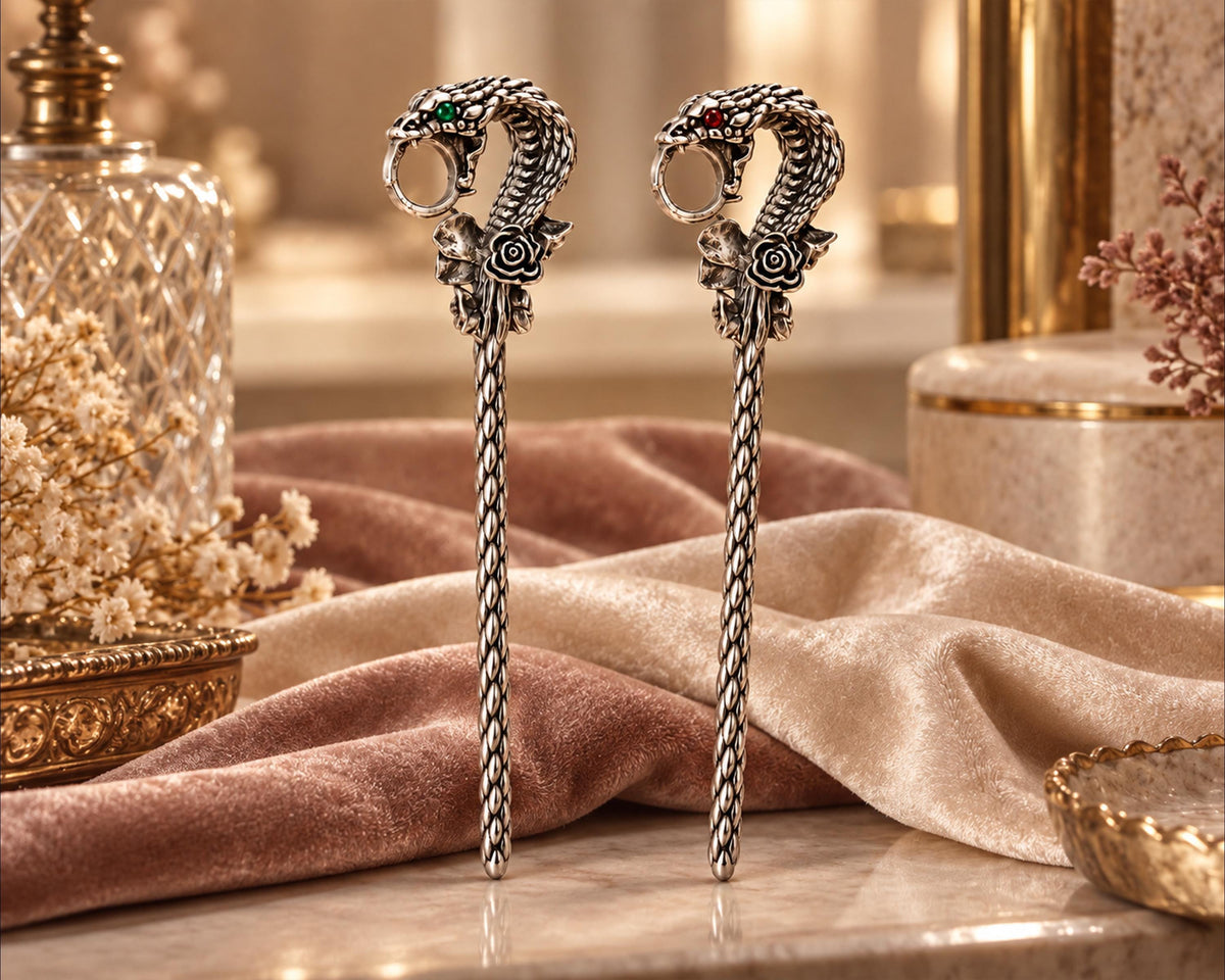 Green-eye and red-eye silver-tone snake cigarette holders